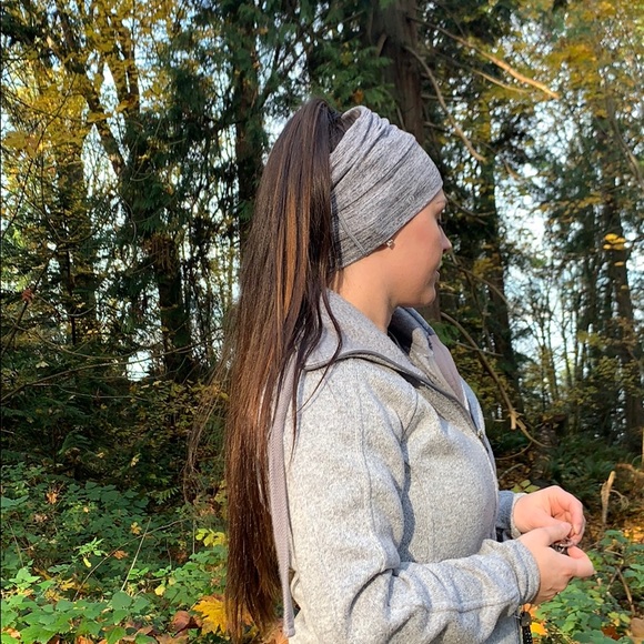 lululemon athletica Accessories - Lululemon top knot toque